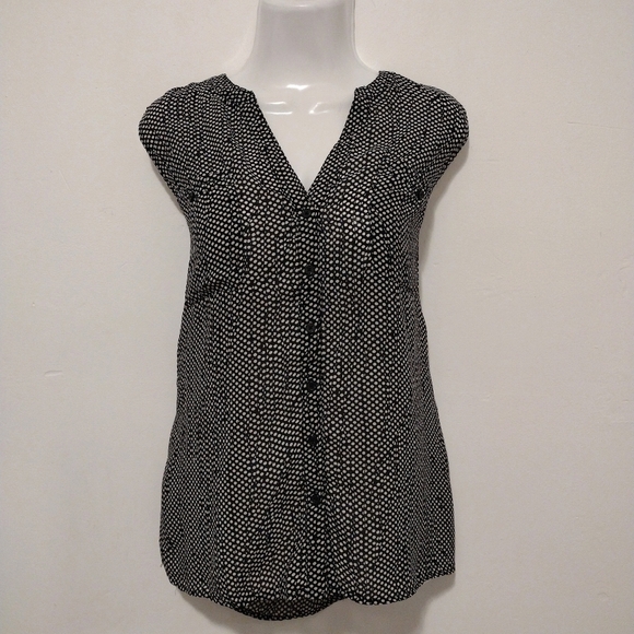 Covington - Dotted Print Sleeveless Blouse - Picture 14 of 14